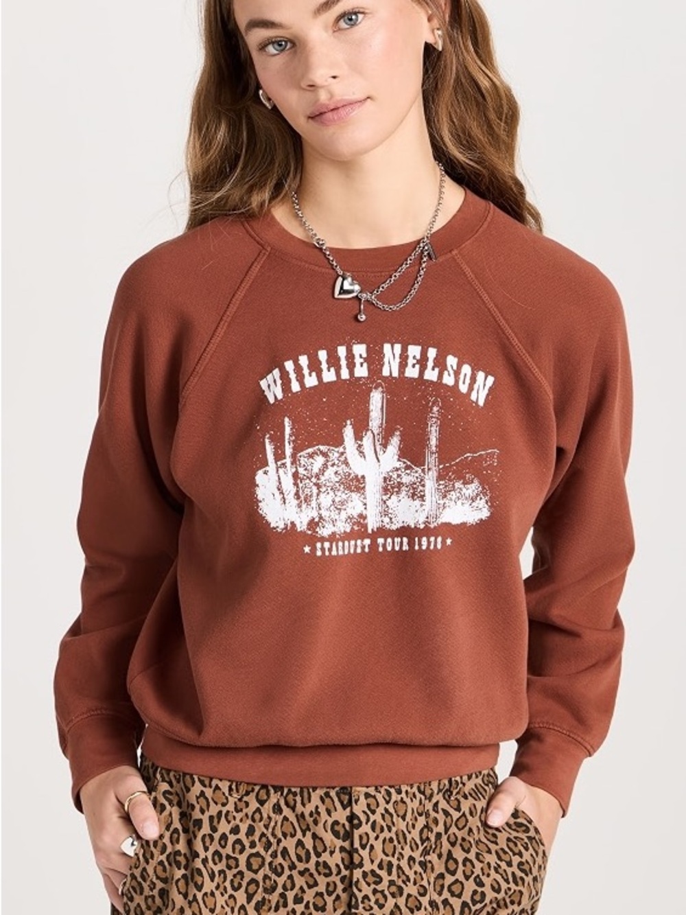 VIRAL DAYDREAMER Willie Nelson Stardust Tour Raglan Crew in Sable Medium
